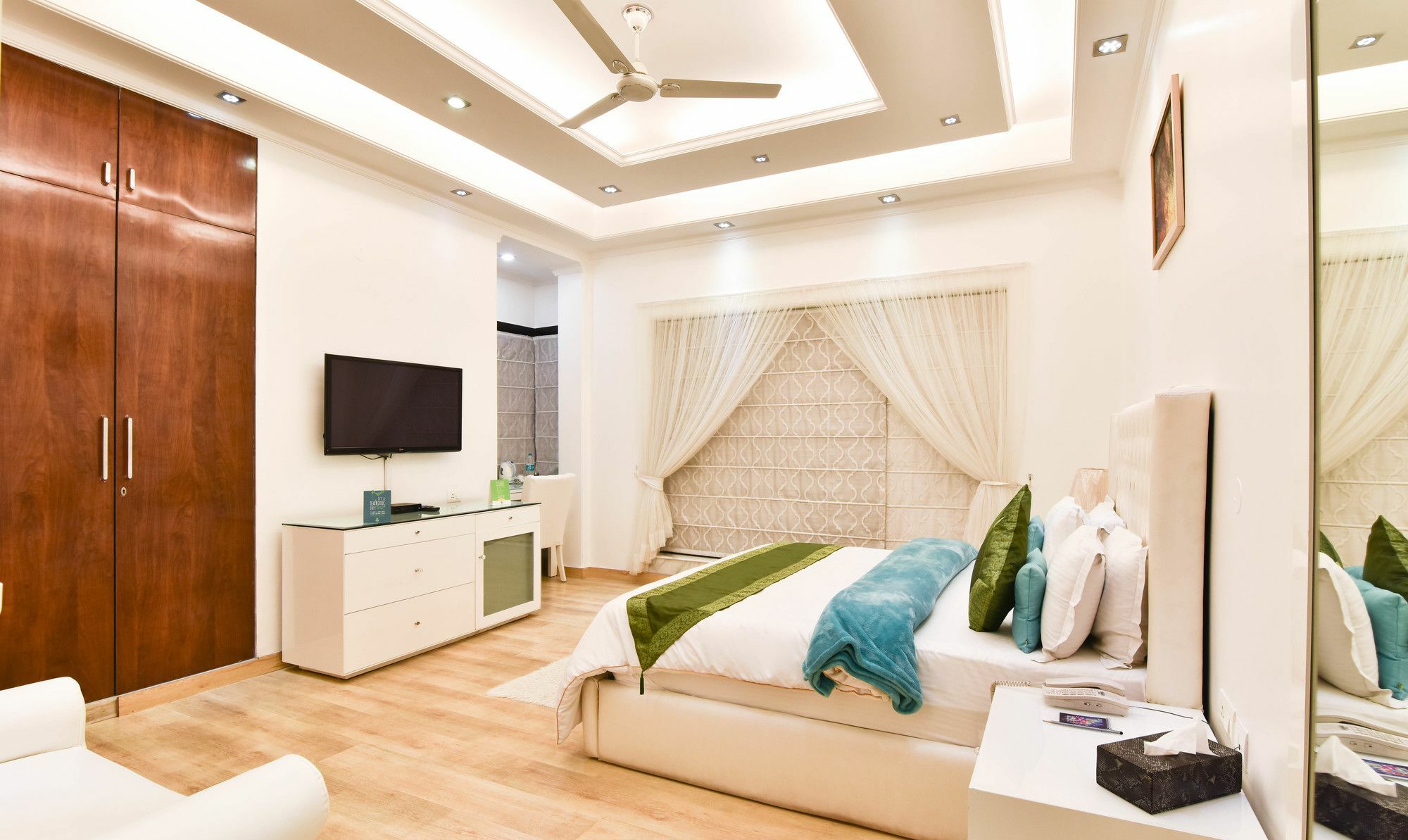 Treebo Trend The G8 Sector 39 Hotel Ноида Екстериор снимка