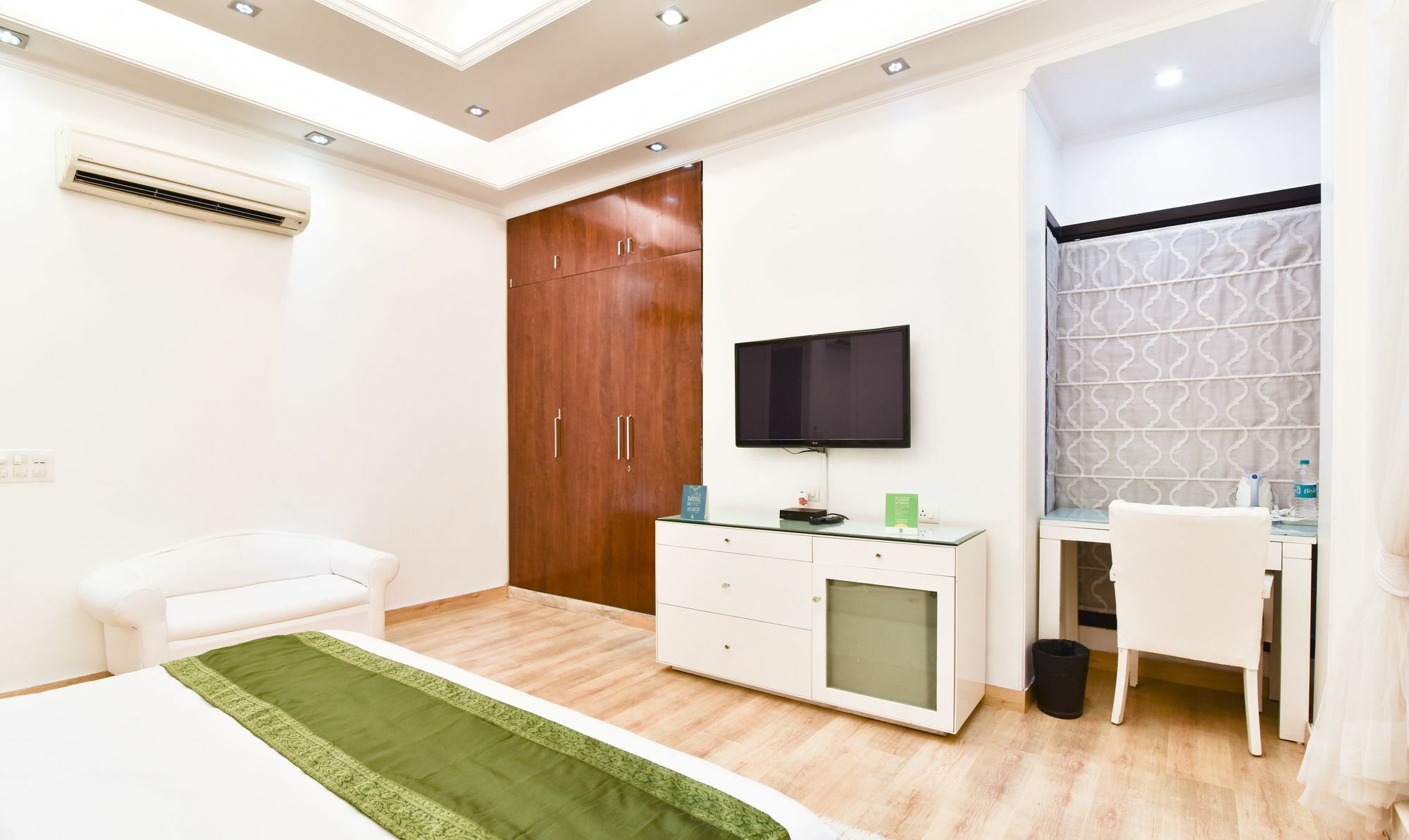 Treebo Trend The G8 Sector 39 Hotel Ноида Екстериор снимка