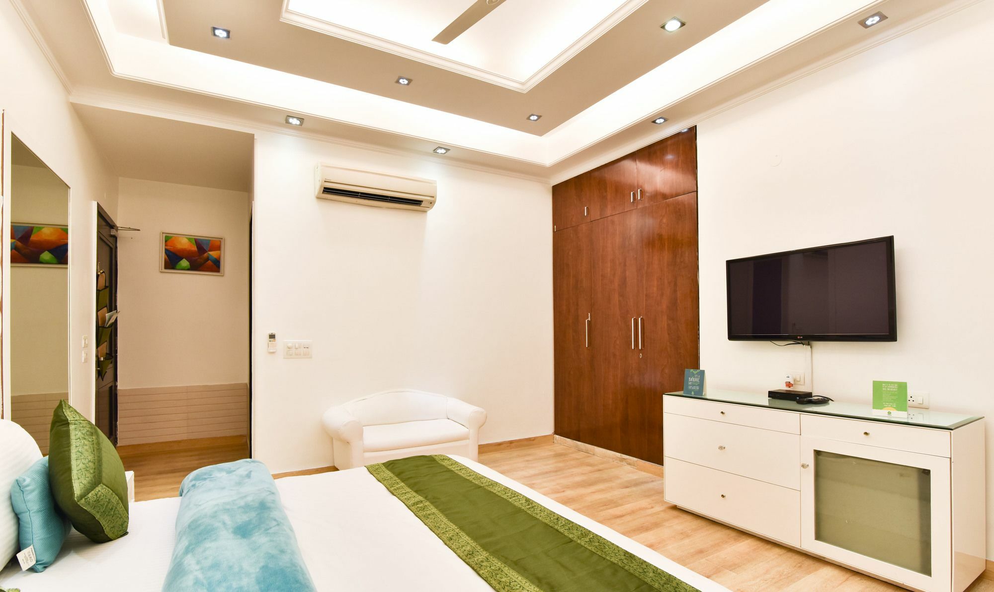 Treebo Trend The G8 Sector 39 Hotel Ноида Екстериор снимка
